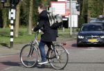Enschede 2 maart 2024
Pieter Omtzigt vertrekt op de fiets vanaf zijn huis naar voetbalclub Emos.