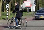 Enschede 2 maart 2024
Pieter Omtzigt vertrekt op de fiets vanaf zijn huis naar voetbalclub Emos.