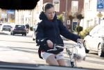 Enschede 2 maart 2024
Pieter Omtzigt vertrekt op de fiets vanaf zijn huis naar voetbalclub Emos. dochter Pieter Omtzigt