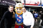 Heerenveen 24 maaart 2024
De hollandse 100 wordt dit jaar gereden in Thyalf . Aanwezig oa Prins Bernhard Prinses Annette Samuel v Vollenhoven Benjamin v Vollenhoven Prinses Margriet Mr Pieter v Vollenhoven Prins Maurits Lucas v Vollenhoven en  Prins Pieter Christiaan . Verder aanwezig Simon Keizer Bas Muijs (en vrouw) Marianne Timmer Benjamin Aslan Joy Beune Eduard Schaepman met zijn zoon en Rob Kamphues met vriendin.