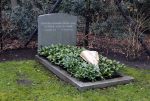 Lage Vuursche 6 maart 2024
Het graf van Prins Friso ligt er netjes bij . Er heeft iemand een bosje bloemen op gelegd.