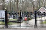 Lage Vuursche 6 maart 2024
Het graf van Prins Friso ligt er netjes bij . Er heeft iemand een bosje bloemen op gelegd.