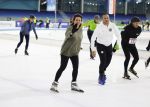 Heerenveen 24 maaart 2024
De hollandse 100 wordt dit jaar gereden in Thyalf . Aanwezig oa Prins Bernhard Prinses Annette Samuel v Vollenhoven Benjamin v Vollenhoven Prinses Margriet Mr Pieter v Vollenhoven Prins Maurits Lucas v Vollenhoven en  Prins Pieter Christiaan . Verder aanwezig Simon Keizer Bas Muijs (en vrouw) Marianne Timmer Benjamin Aslan Joy Beune Eduard Schaepman met zijn zoon en Rob Kamphues met vriendin.