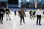 Heerenveen 24 maaart 2024
De hollandse 100 wordt dit jaar gereden in Thyalf . Aanwezig oa Prins Bernhard Prinses Annette Samuel v Vollenhoven Benjamin v Vollenhoven Prinses Margriet Mr Pieter v Vollenhoven Prins Maurits Lucas v Vollenhoven en  Prins Pieter Christiaan . Verder aanwezig Simon Keizer Bas Muijs (en vrouw) Marianne Timmer Benjamin Aslan Joy Beune Eduard Schaepman met zijn zoon en Rob Kamphues met vriendin.