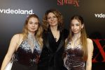 Amsterdam 18 maart 2024
Premiere Spinx in Pathe Tuschinski met in de cast oa Andrea Vass Benja Bruijning Chardonnay Rillen Delilah Warcup v Eyck Eva v Heijningen Marvcel Hensema Rami Kooti Arab Rifka Lodeizen Sallie Harmsen en Sil v d Zwan. Rifka Lodeizen kwam met haar dochters