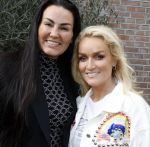 Amsterdam 19 maart 2024
Boekpresentatie Angelique Woudenberg in restaurant Breda. Samantha Steenwijk met partner