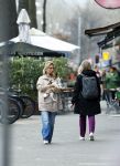 Amsterdam 20 maart 2024
tatjana Simic met haar hondje op straat in Amsterdam zuid.
