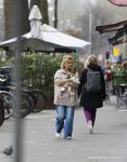 Amsterdam 20 maart 2024
tatjana Simic met haar hondje op straat in Amsterdam zuid.