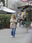 Amsterdam 20 maart 2024
tatjana Simic met haar hondje op straat in Amsterdam zuid.