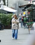Amsterdam 20 maart 2024
tatjana Simic met haar hondje op straat in Amsterdam zuid.