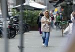 Amsterdam 20 maart 2024
tatjana Simic met haar hondje op straat in Amsterdam zuid.