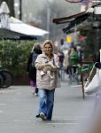 Amsterdam 20 maart 2024
tatjana Simic met haar hondje op straat in Amsterdam zuid.