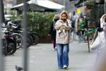 Amsterdam 20 maart 2024
tatjana Simic met haar hondje op straat in Amsterdam zuid.