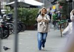Amsterdam 20 maart 2024
tatjana Simic met haar hondje op straat in Amsterdam zuid.