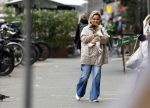 Amsterdam 20 maart 2024
tatjana Simic met haar hondje op straat in Amsterdam zuid.
