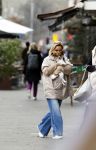 Amsterdam 20 maart 2024
tatjana Simic met haar hondje op straat in Amsterdam zuid.