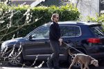Zuiderwoude 4 maart 2024
Thijs Romer laat zijn hond uit.