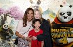 Amsterdam 10 maart 2024
Premiere Kung Fu Panda in de pathe Arena. Tina Nijkamp met zoontje en Patty Brard