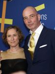 Amsterdam 15 maart 2024
Boekenbal in de stadschouwburg. Tommy Wieringa  met partner