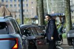 Amsterdam 30 maart 2026
De 3e en laatste dag van het hoger beroep van Ali B bij het paleis van justitie in Amsterdam . De pers was weer in grote getalen aanwezig . Ali B laat ik 500 meter van de rechtbank afzetten . Hier geeft hij documentairemaker Krista ArriÃ«ns haar geluidsapparatuur terug en geeft haar een hug . Vervolgens stapt hij bij zijn vrouw Breghje Kommers in de auto en rijden ze Amsterdam uit.