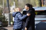 Amsterdam 30 maart 2026
De 3e en laatste dag van het hoger beroep van Ali B bij het paleis van justitie in Amsterdam . De pers was weer in grote getalen aanwezig . Ali B laat ik 500 meter van de rechtbank afzetten . Hier geeft hij documentairemaker Krista ArriÃ«ns haar geluidsapparatuur terug en geeft haar een hug .