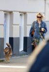 Amsterdam 5 maart 2026
Annekee Molenaar met hun 2 honden op straat in Amsterdam zuid.