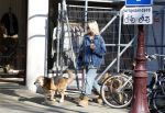 Amsterdam 5 maart 2026
Annekee Molenaar met hun 2 honden op straat in Amsterdam zuid.