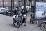 Amsterdam 8 maart 2026
Art Rooijkkers met zijn vrouw Karlijn Gudden met de bakfiets in Amsterdam zuid.