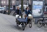 Amsterdam 8 maart 2026
Art Rooijkkers met zijn vrouw Karlijn Gudden met de bakfiets in Amsterdam zuid.