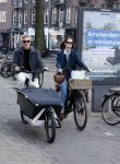 Amsterdam 8 maart 2026
Art Rooijkkers met zijn vrouw Karlijn Gudden met de bakfiets in Amsterdam zuid.