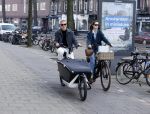 Amsterdam 8 maart 2026
Art Rooijkkers met zijn vrouw Karlijn Gudden met de bakfiets in Amsterdam zuid.