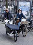 Amsterdam 8 maart 2026
Art Rooijkkers met zijn vrouw Karlijn Gudden met de bakfiets in Amsterdam zuid.