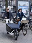 Amsterdam 8 maart 2026
Art Rooijkkers met zijn vrouw Karlijn Gudden met de bakfiets in Amsterdam zuid.