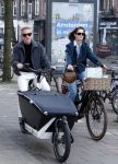 Amsterdam 8 maart 2026
Art Rooijkkers met zijn vrouw Karlijn Gudden met de bakfiets in Amsterdam zuid.