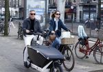 Amsterdam 8 maart 2026
Art Rooijkkers met zijn vrouw Karlijn Gudden met de bakfiets in Amsterdam zuid.