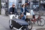 Amsterdam 8 maart 2026
Art Rooijkkers met zijn vrouw Karlijn Gudden met de bakfiets in Amsterdam zuid.