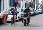 Amsterdam 2 maart 2026
Birgit Schuurman (47) is gelukkig met haar vriend, personal trainer Sander van Haarlem. Samen kregen zij op 31 december 2021 een zoon genaamd Jimi. Hier ijden ze op de fiets en de bakfiets bij het vondelpark