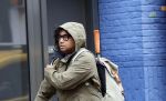 Amsterdam 24 maart 2026
Daniel Arends op de pc hooftstraat met een muts op
