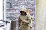 Amsterdam 24 maart 2026
Daniel Arends op de pc hooftstraat met een muts op