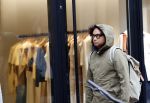 Amsterdam 24 maart 2026
Daniel Arends op de pc hooftstraat met een muts op