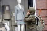 Amsterdam 24 maart 2026
Daniel Arends op de pc hooftstraat met een muts op