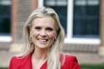 Amsterdam 8 maart 2026
Boek presentatie Yesim Candan in het college Hotel. Eveline Stallaart