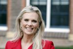 Amsterdam 8 maart 2026
Boek presentatie Yesim Candan in het college Hotel. Eveline Stallaart