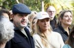 Amsterdam 1 maart 2026
Presentatie boek Lies Visschedijk bij de botanische tuin . Hans Dorrestijn reikte het eerste exemplaar uit . Frank Lammers met zijn vrouw