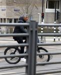 Amsterdam 17 maart 2026
Frank Rijkaard op zijn electrische fiets in Amsterdam zuid.