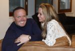 Amsterdam 27 maart 2026
Frank v Etten en zijn vrouw Melanie in de kleedkamer voor zijn concert in AFAS Live.