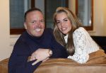 Amsterdam 27 maart 2026
Frank v Etten en zijn vrouw Melanie in de kleedkamer voor zijn concert in AFAS Live.