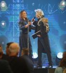 Amsterdam 27 maart 2026
Hans Klok kondigt Glennis Grace aan . Glennis gaat het komende jaar wekelijks optreden in the Harbour Club .