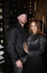 Amsterdam 27 maart 2026
Hans Klok kondigt Glennis Grace aan . Glennis gaat het komende jaar wekelijks optreden in the Harbour Club . Glennis met haar vriend Eddy Reijner