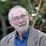 Amsterdam 1 maart 2026
Presentatie boek Lies Visschedijk bij de botanische tuin . Hans Dorrestijn reikte het eerste exemplaar uit .